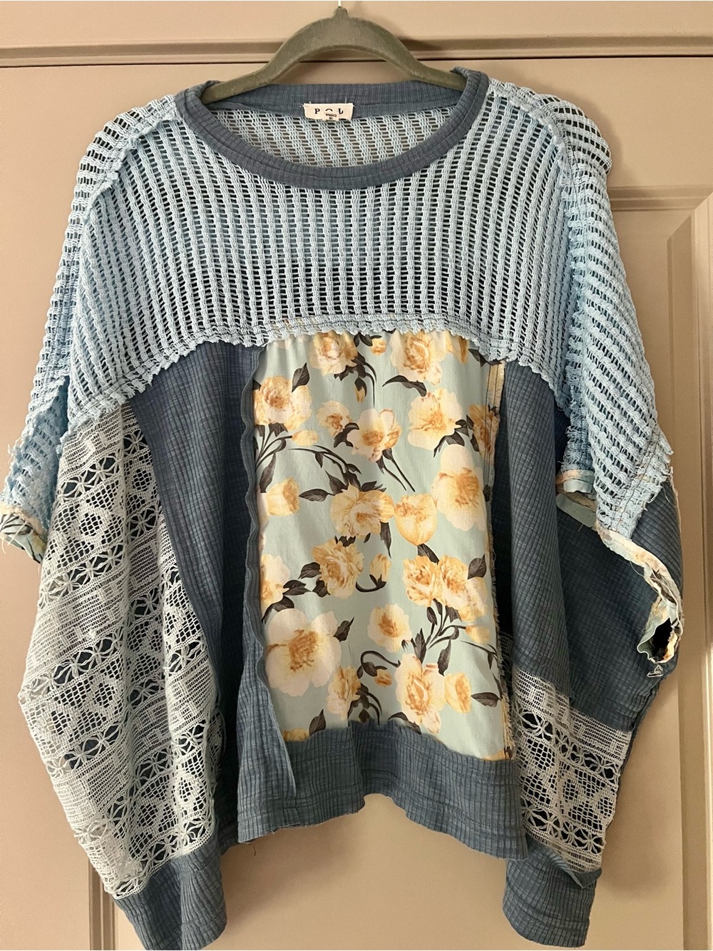 POL Crochet & Knit Short Sleeve Top - Picture 1 of 3